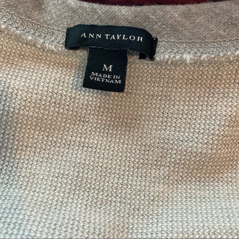 Ann Taylor WOMEN'S Grey Embellished Sleeve Sweater M - Picture 4 of 6